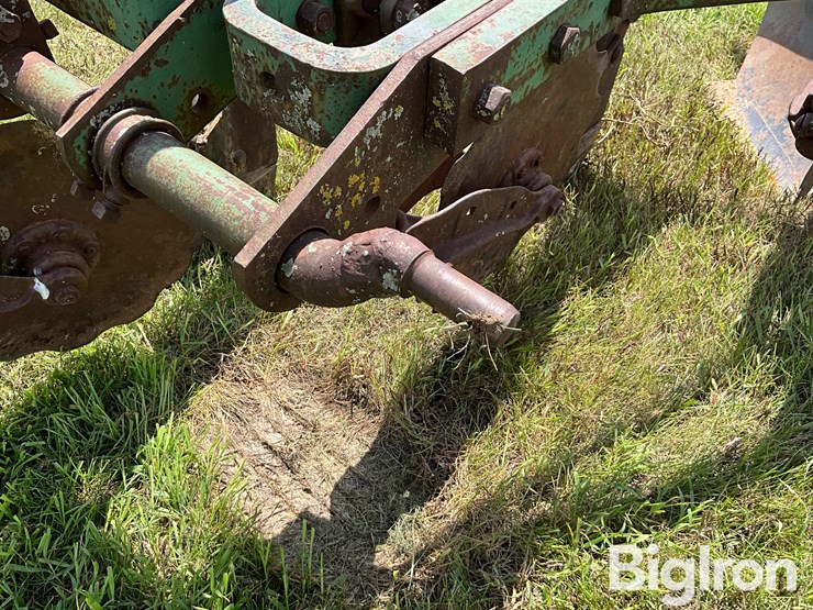 john-deere-810-image-12