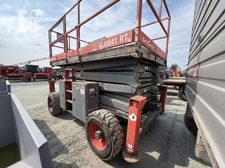 2014-skyjack-sj8841rt-image-2