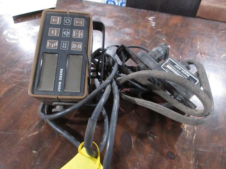 john-deere-300-image-1