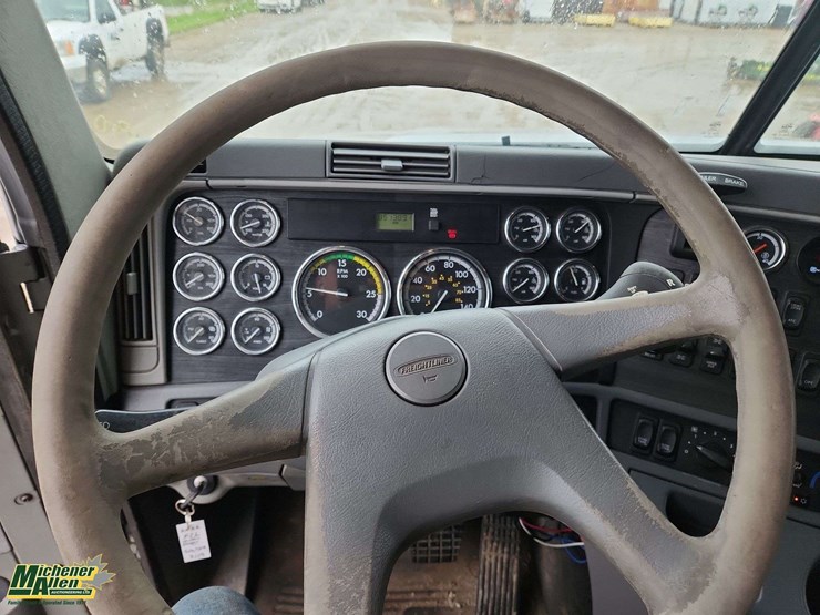 2006-freightliner-columbia-120-image-7