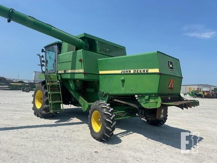 1988-john-deere-8820-image-3