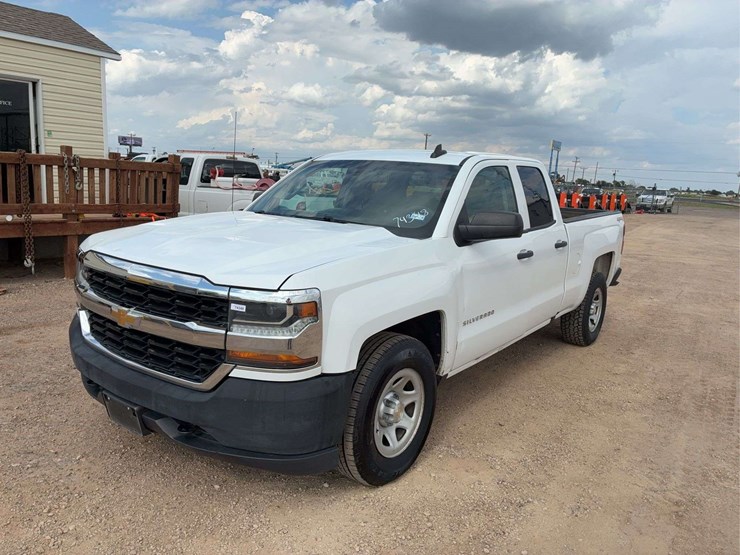 2017-chevrolet-silverado-1500-ls-image-1