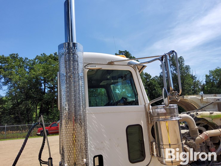 2013-peterbilt-388-image-9