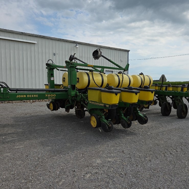 JOHN DEERE 7200