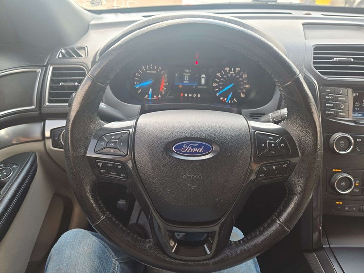 2019-ford-explorer-xlt-image-16
