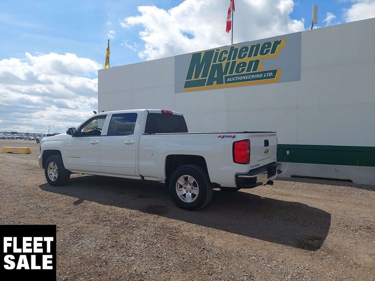 2017-chevrolet-silverado-1500-lt-image-3