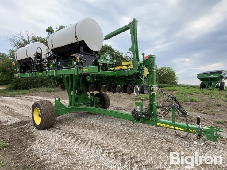 2021-john-deere-1745-image-3