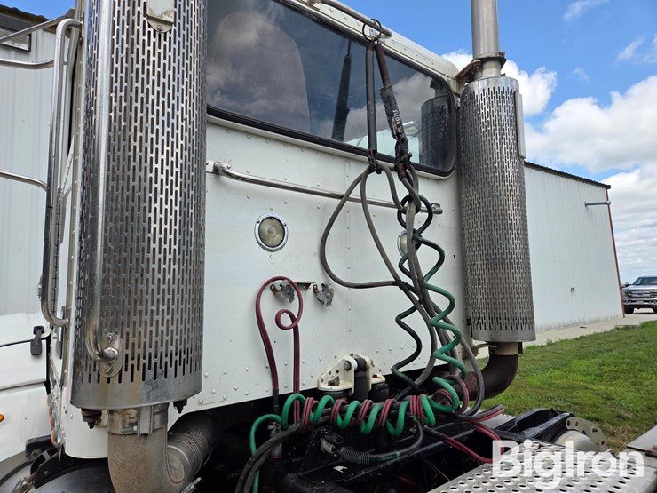 2007-peterbilt-386-image-9
