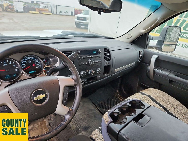 2014-chevrolet-silverado-2500hd-lt-image-9