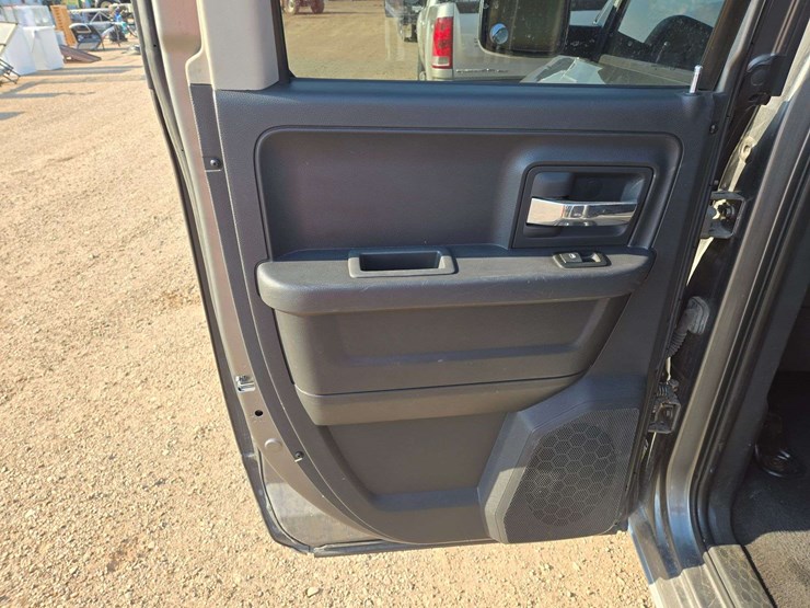 2012-ram-1500-laramie-image-9