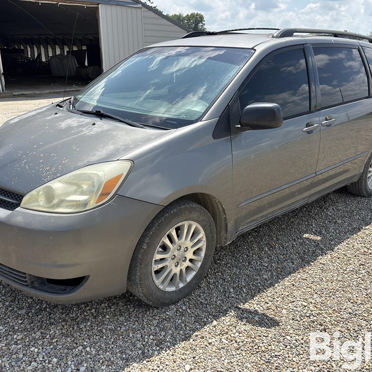 2004 TOYOTA SIENNA