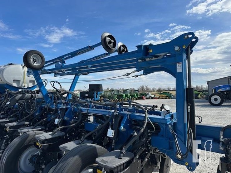 2014-kinze-4900-image-33