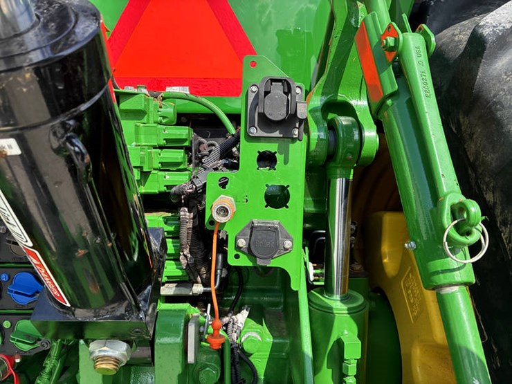 2018-john-deere-8370r-image-32