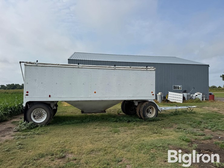 1977-colt-s/a-pup-grain-trailer-w/dolly-image-4