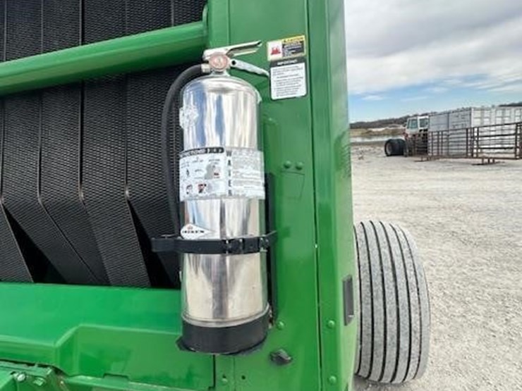 2019-john-deere-560m-image-13
