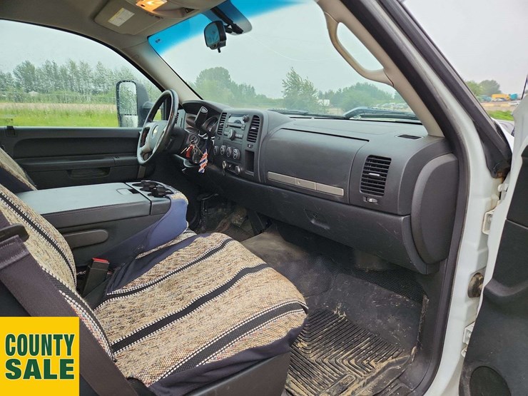 2014-chevrolet-silverado-2500hd-lt-image-16