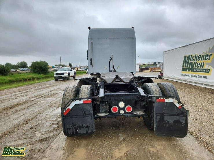 2006-freightliner-columbia-120-image-30