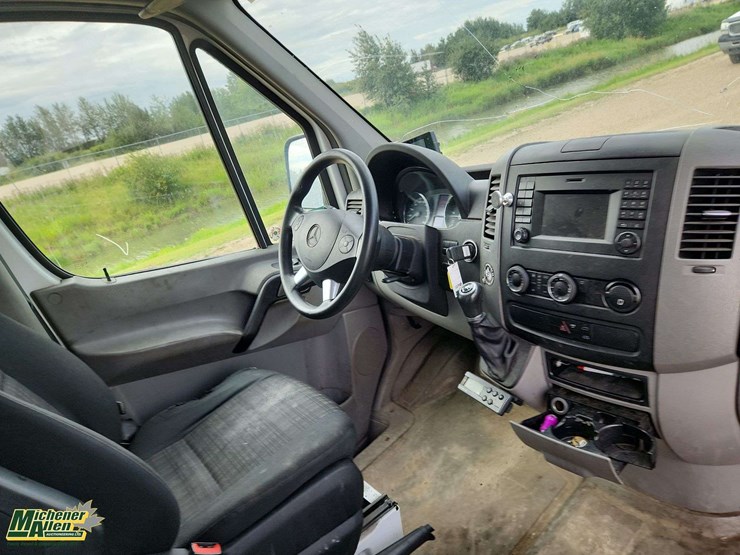2016-mercedes-benz-sprinter-2500-image-17