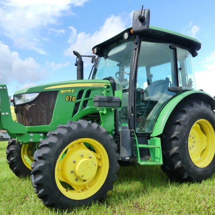 JOHN DEERE 5075E