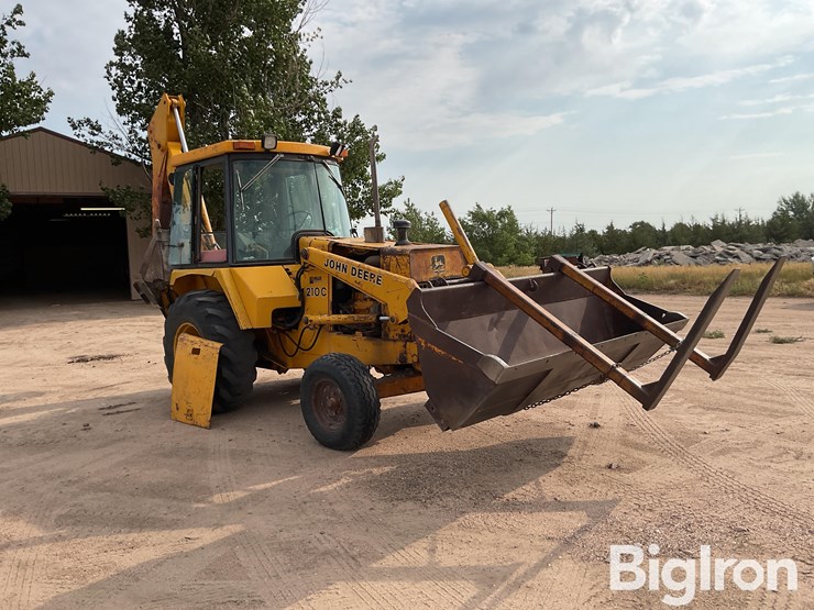 1990-deere-210c-image-3
