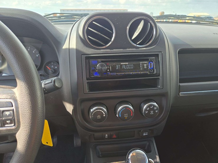 2013-jeep-compass-sport-image-10