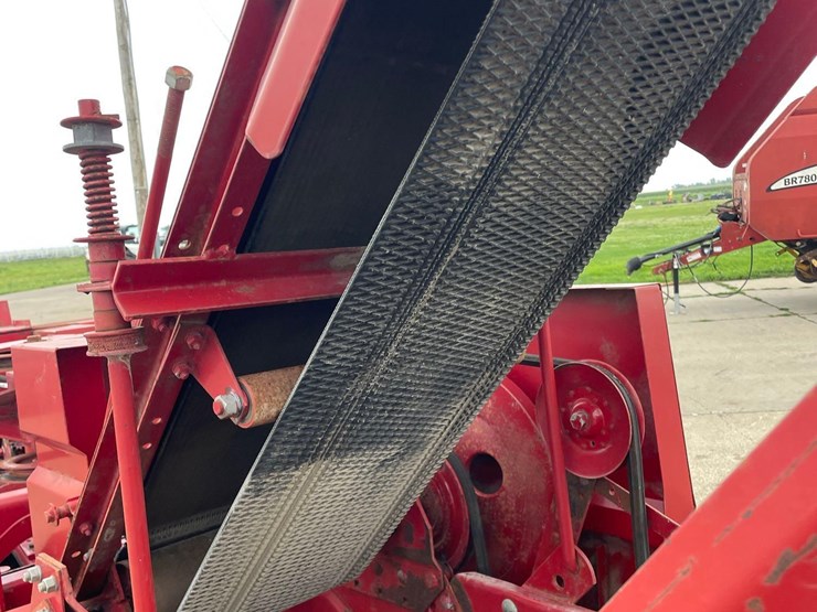 new-holland-311-image-25