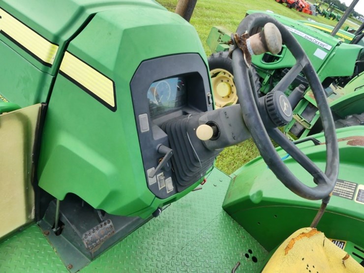 2013-john-deere-6105d-image-12