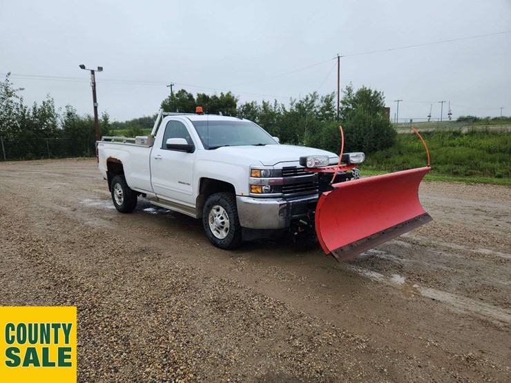 2015-chevrolet-silverado-2500hd-image-2