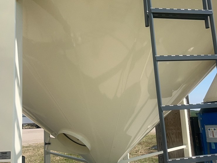 concept-7,500-bushel-hopper-bin,-fully-equipped-with-bin-fan-with-agi-grainguard-10-hp-three-phase-electric-motor.-image-19