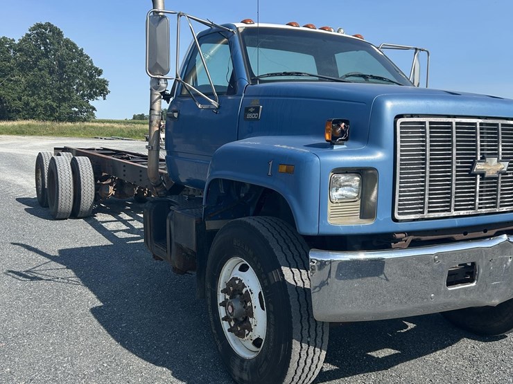 2002-chevrolet-kodiak-c8500-image-2
