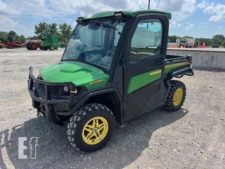 john-deere-gator-xuv-835r-image-1