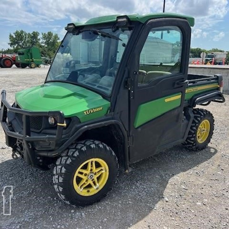 JOHN DEERE GATOR XUV 835R
