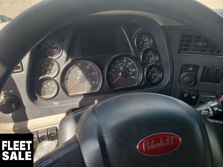 2019-peterbilt-579-image-6