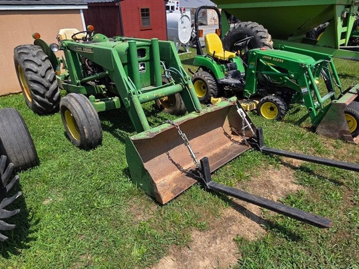 john-deere-300-image-1