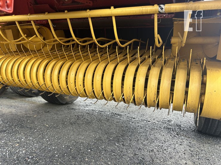 new-holland-648-image-4