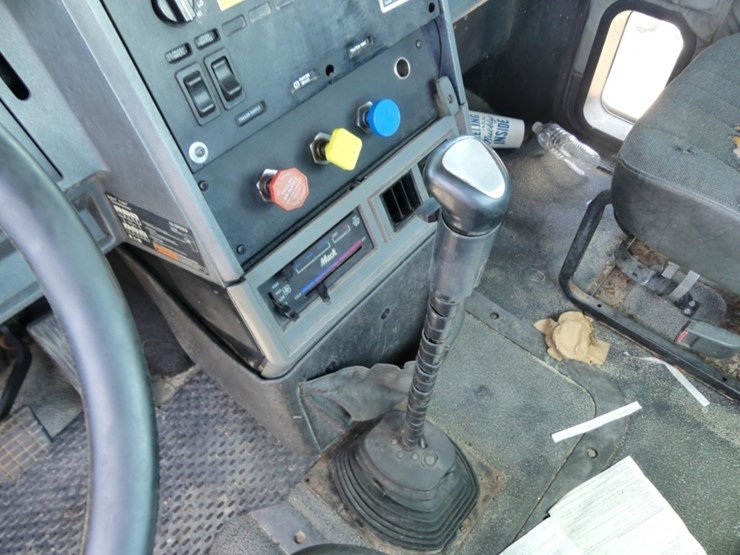 1999-mack-ch613-image-12