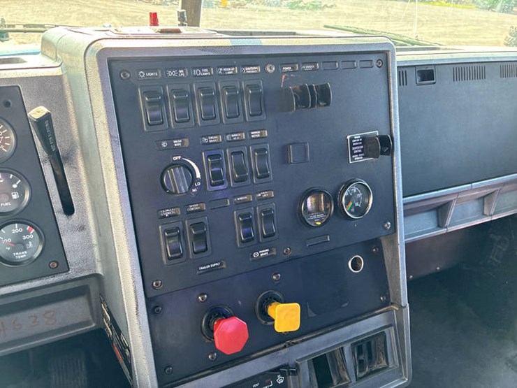1996-mack-ch613-image-89