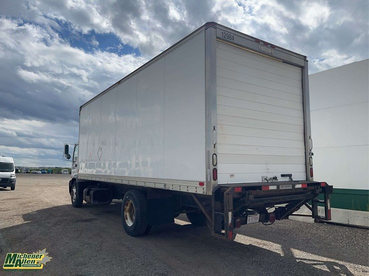 2005-gmc-t7500-image-2
