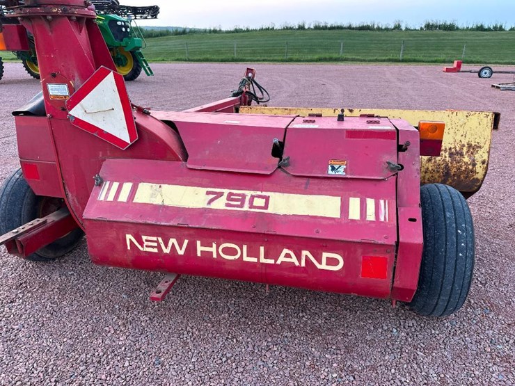new-holland-790-image-18