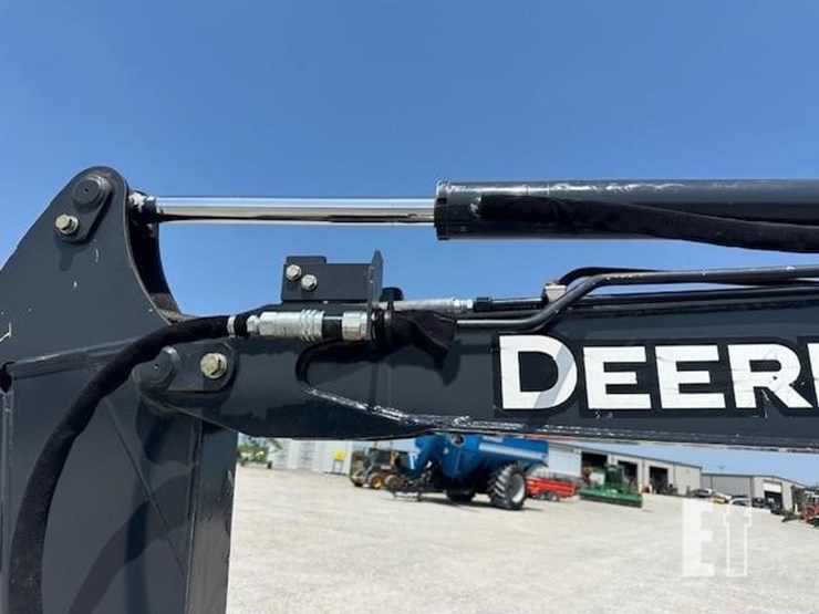 2014-deere-35g-image-16