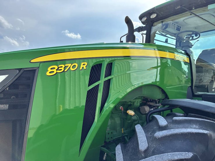 2018-john-deere-8370r-image-41