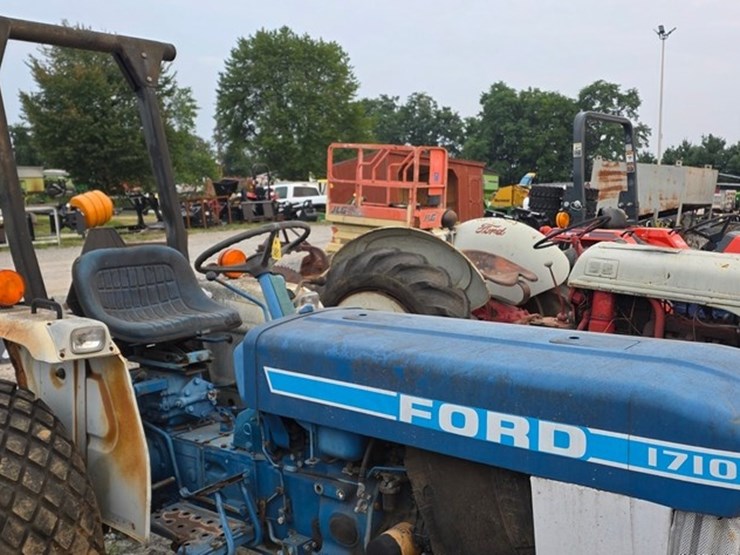 ford-1710-image-6