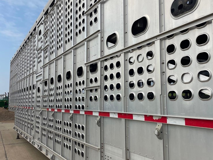 2021-eby-livestock-trailer-image-9