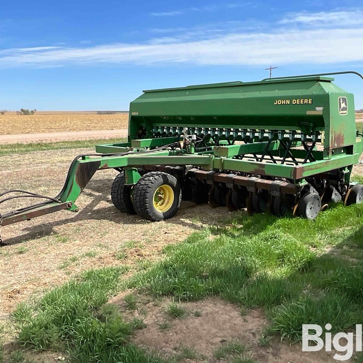 JOHN DEERE 1560