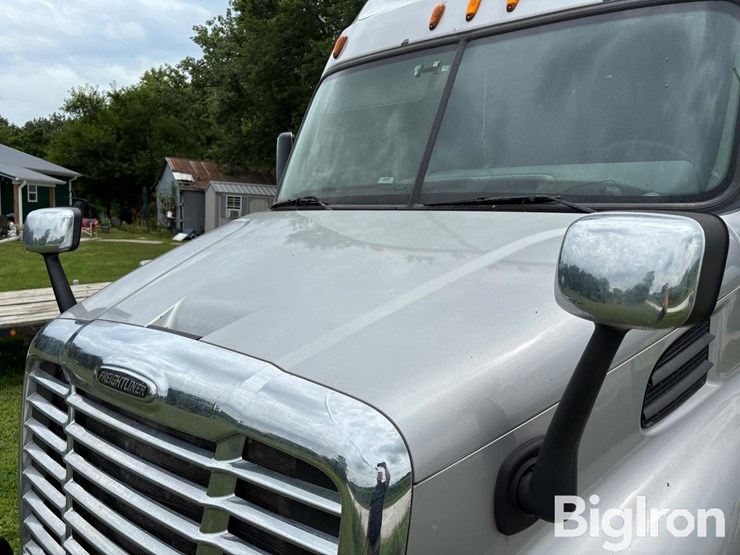 2015-freightliner-cascadia-113-image-9