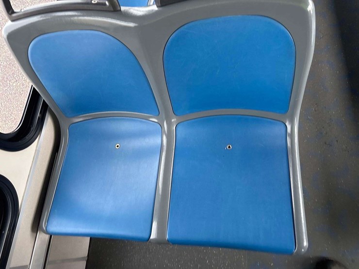 2014-gillig-low-floor-image-30