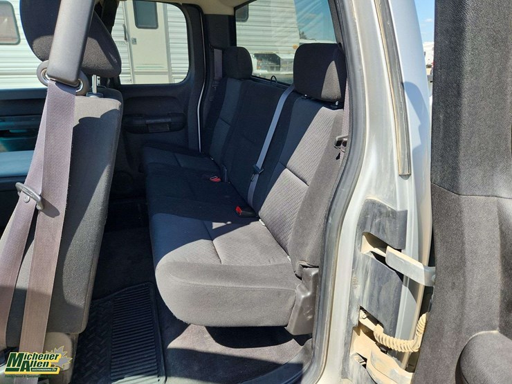 2011-chevrolet-silverado-1500-image-13