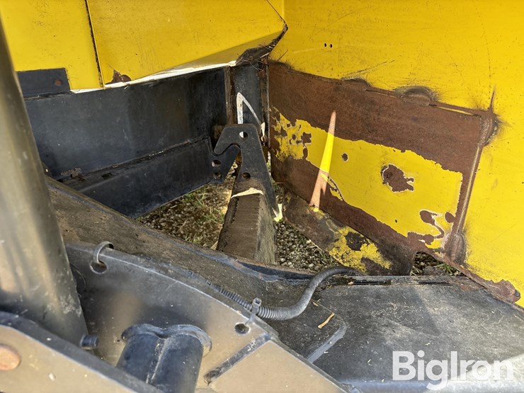 2010-john-deere-678-image-13