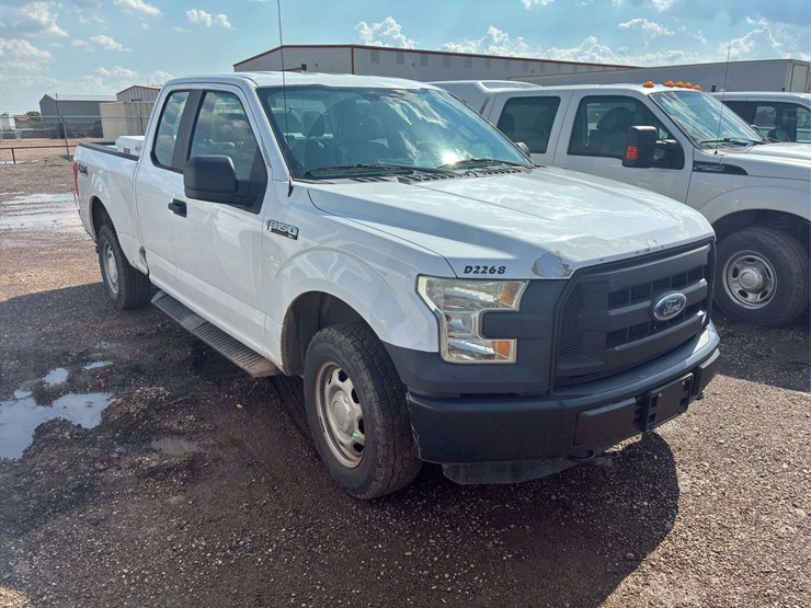 2015-ford-f150-lariat-image-2
