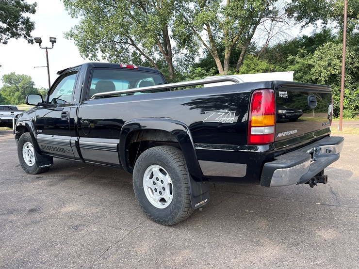 2002-chevrolet-silverado-1500-z71-image-3